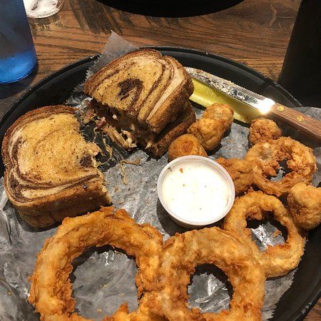 Mr B's Pizza and Hot Wings