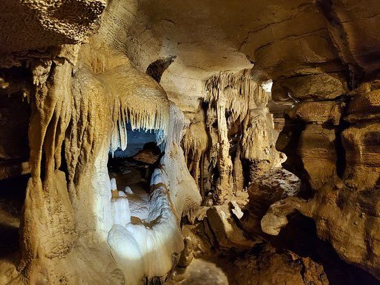 Crystal Onyx Cave
